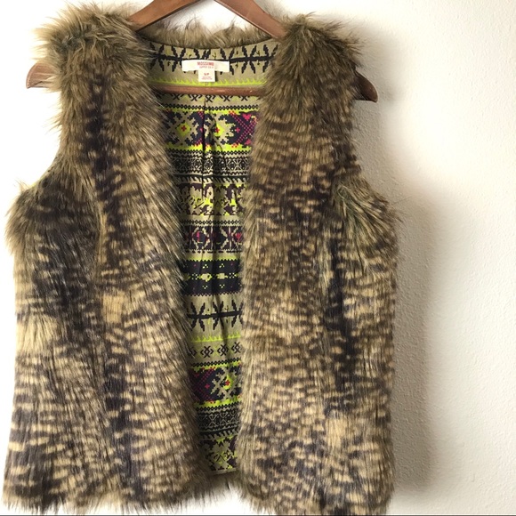 Mossimo Faux Fur Vest - Picture 3 of 5