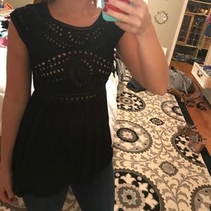 Willow and clay black top