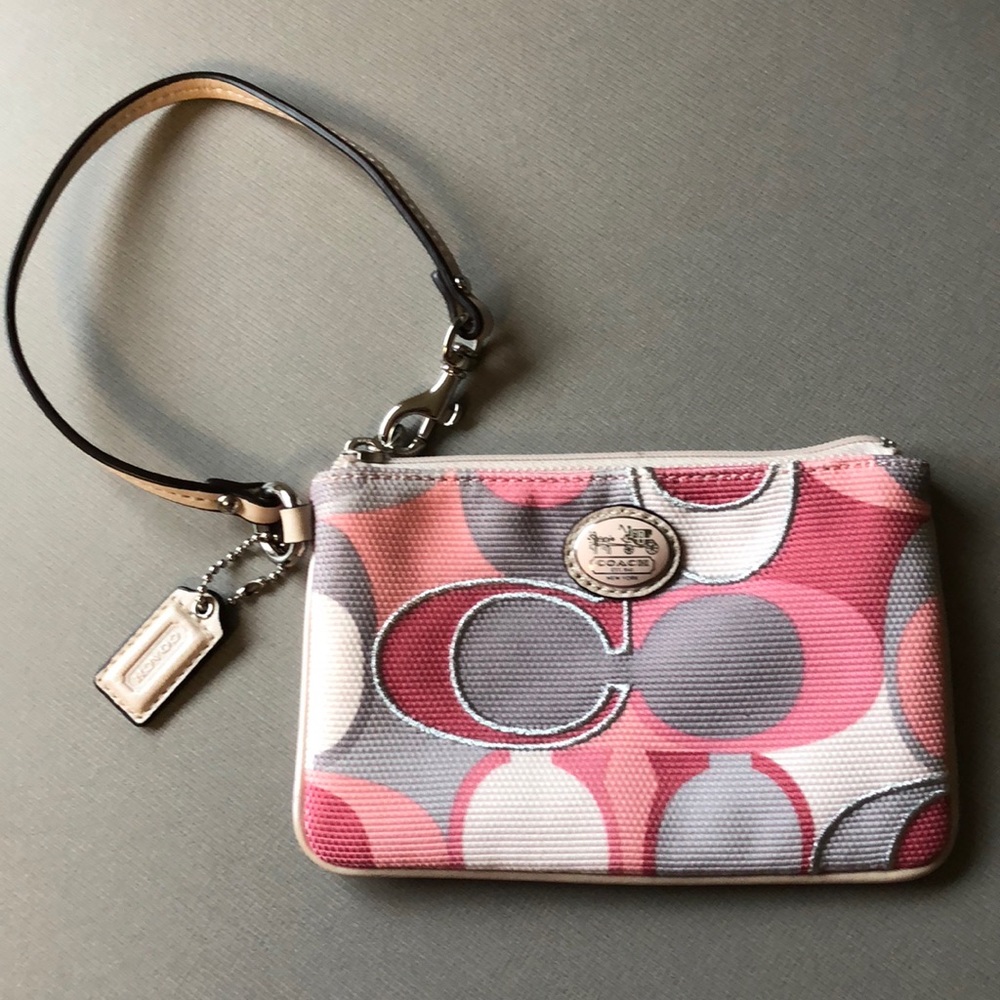 Coach BRAND NEW! Signature Corner Zip Wristlet
