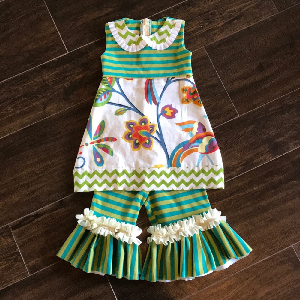 Owls and Bats brand outfit 2T green stripe ruffles