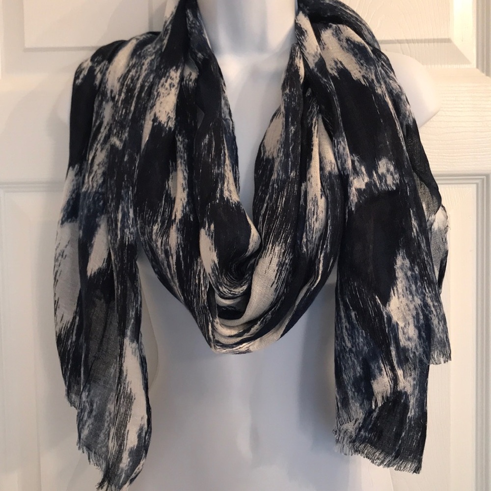Navy and Off White Patterned Scarf 🧣