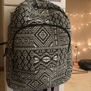 💙 Super cute tribal patterned backpack