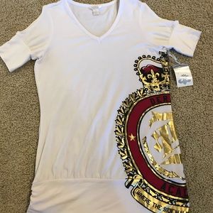 NWT Dereon shirt with peekaboo and cuff sleeve
