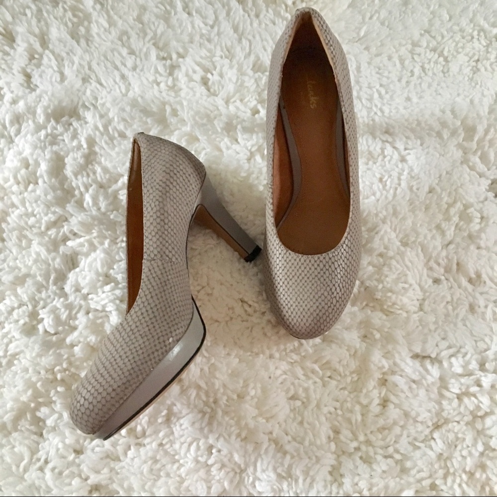 Clark’s light grey Nubuck Delsie Bliss Heels