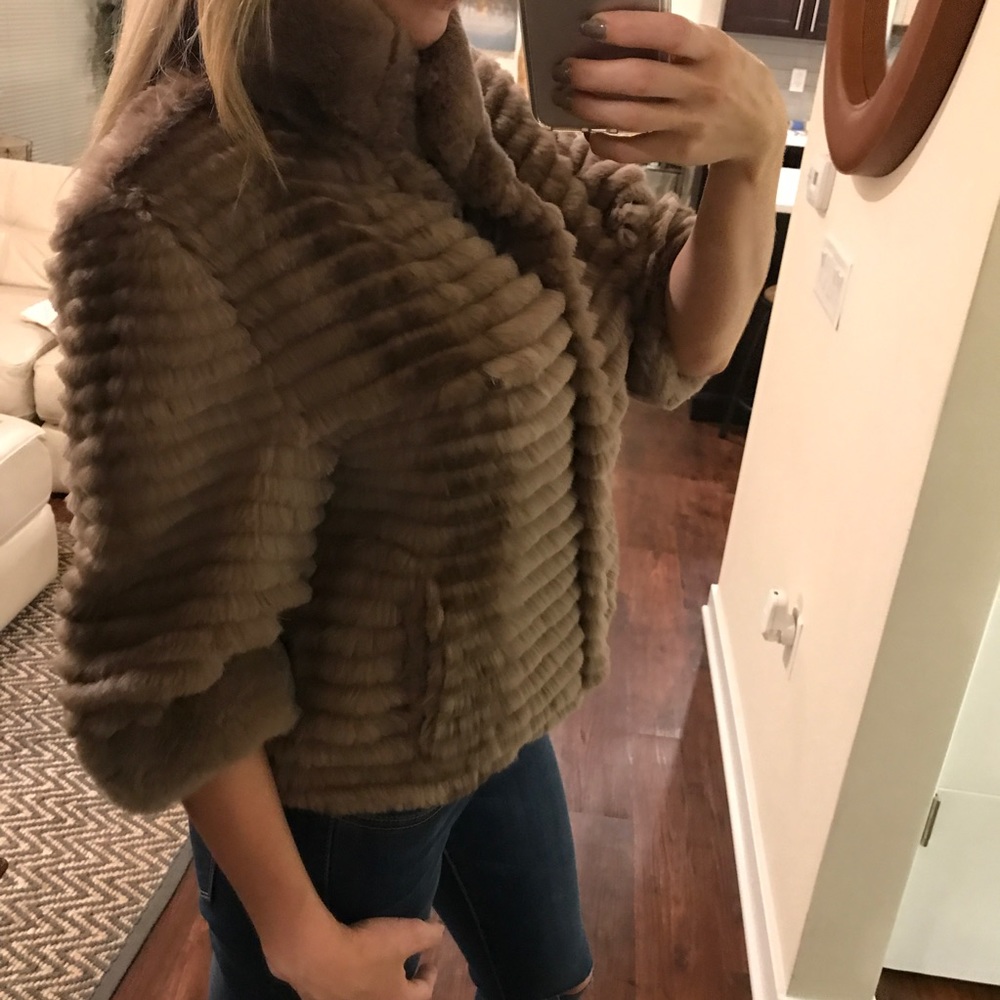 Cropped Sleeve Fur Coat - Picture 7 of 8