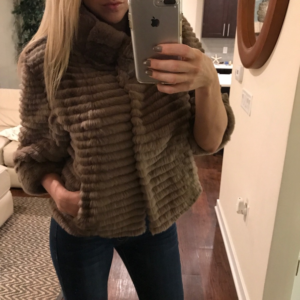 Cropped Sleeve Fur Coat - Picture 8 of 8