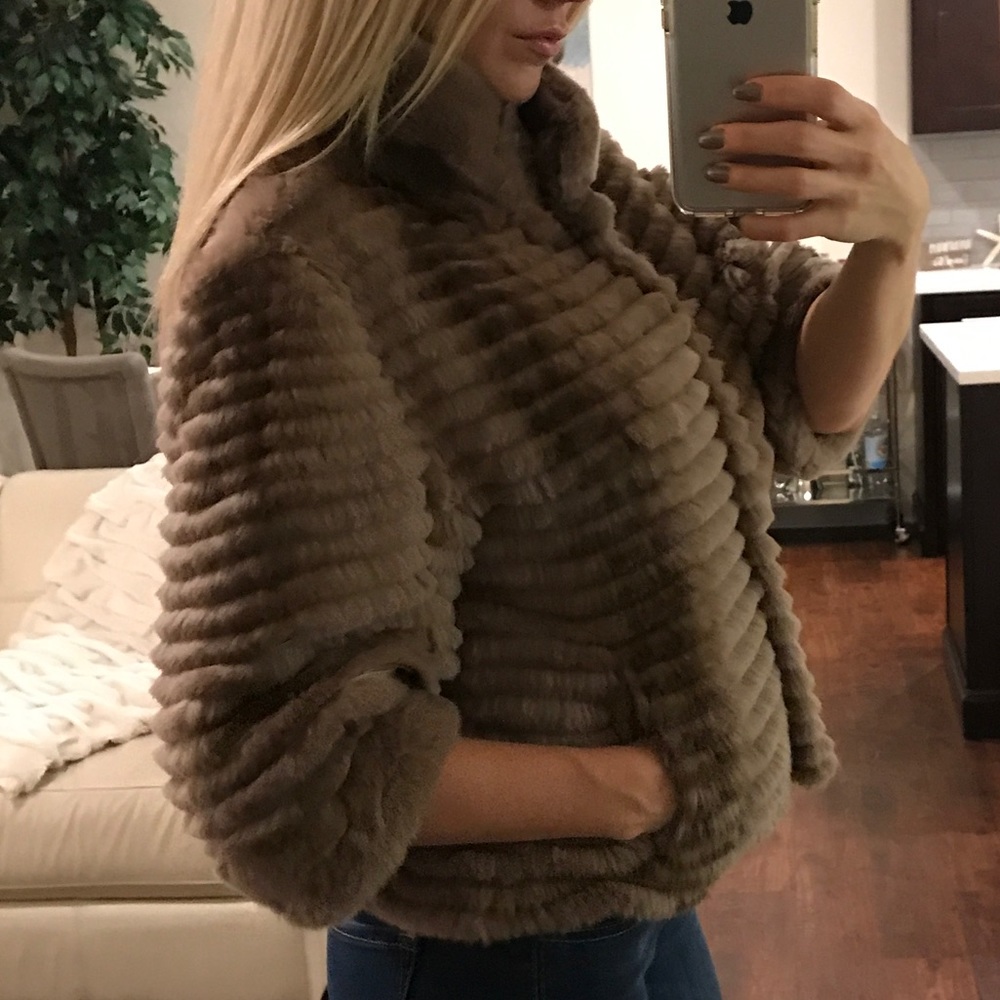 Cropped Sleeve Fur Coat - Picture 5 of 8