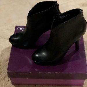 Me Too Ankle Booties *Price is Firm*