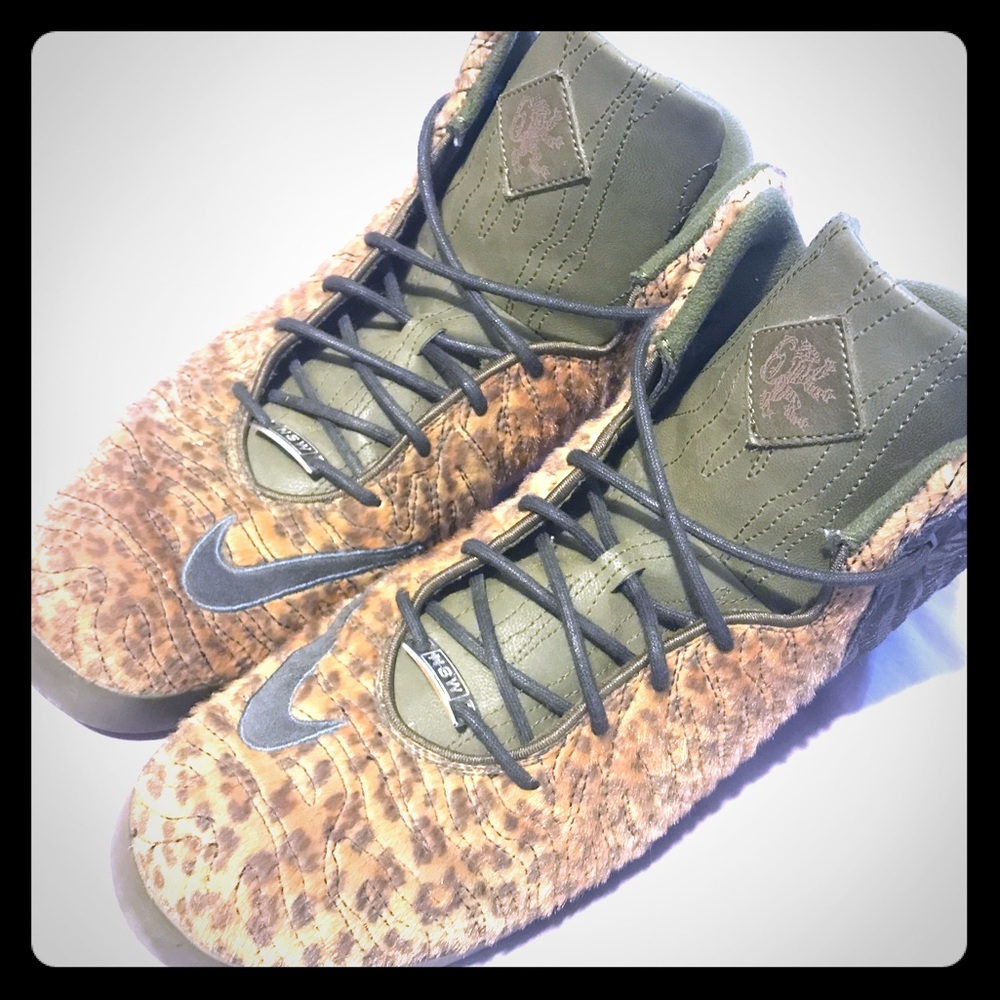 Nike LeBron XI NSW Lifestyle "Beast"s Sz13