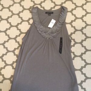 🐨 2 for $30! Tank with beautiful neck detail.