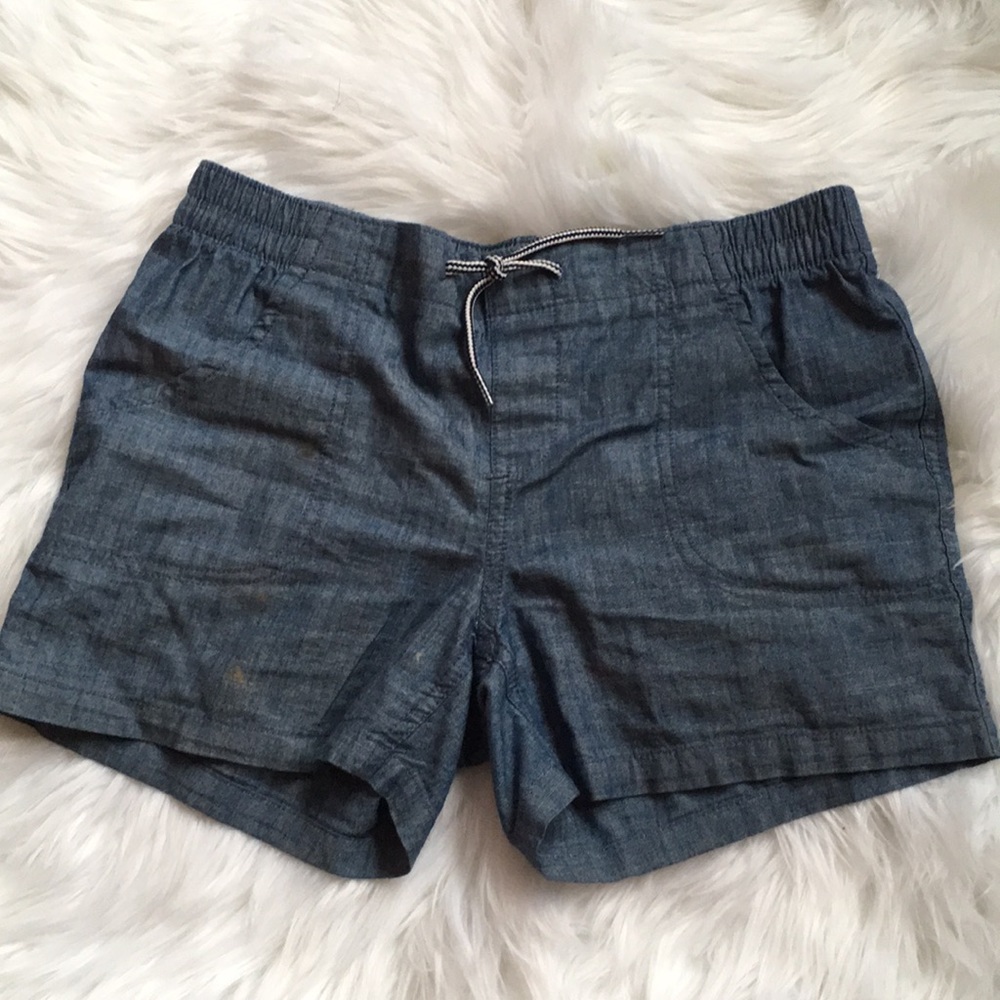 Cotton shorts with a denim color.