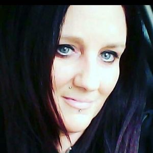 Meet your Posher, Lora