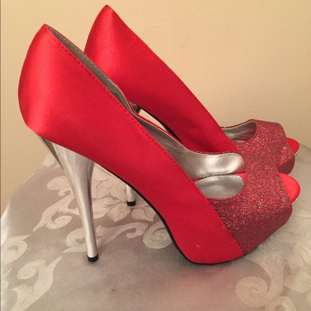 HOT!!! Perfect holiday party heels!
