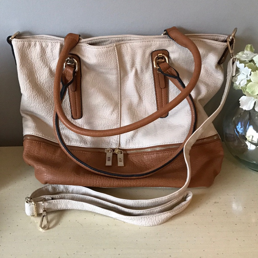 Handbag with removable shoulder strap