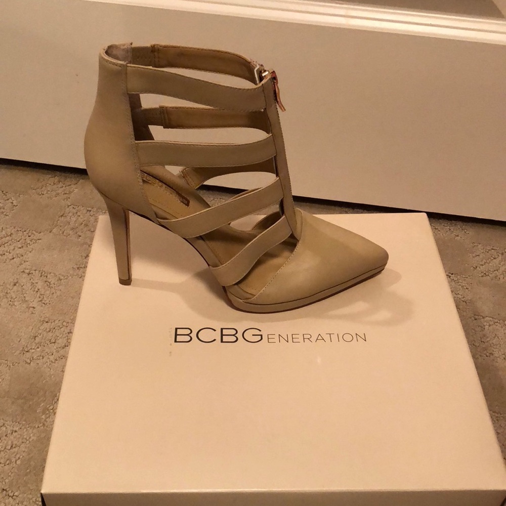 BCBG heels size 8. - Picture 1 of 3