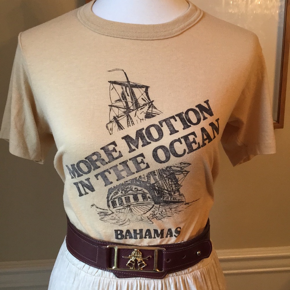 VINTAGE T-Shirt : More Motion in the Ocean