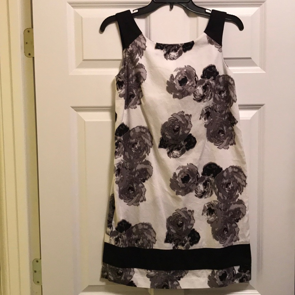 Cute black & white Loft dress!