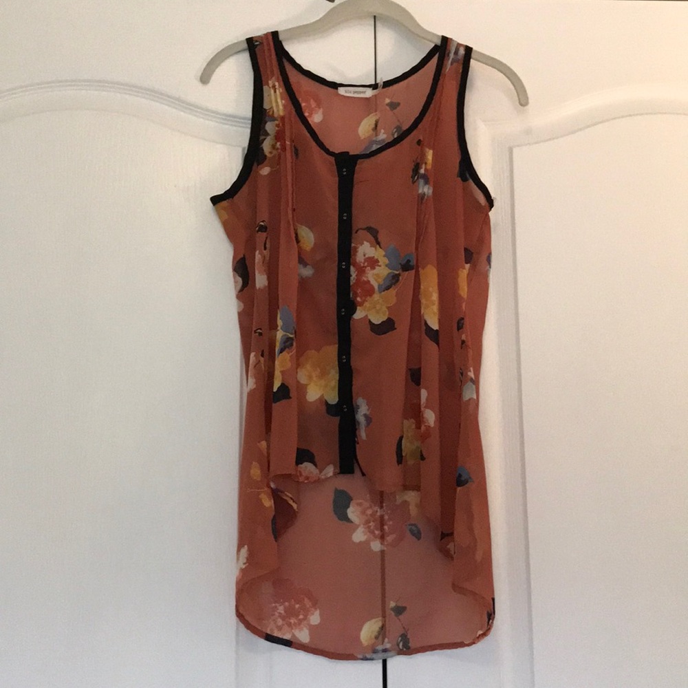 High low sleeveless blouse
