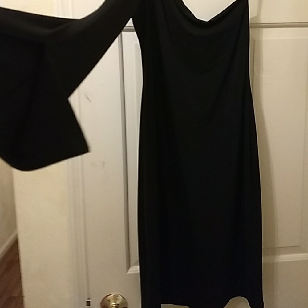 Laundry by Shelli Segal one sleeved black dress