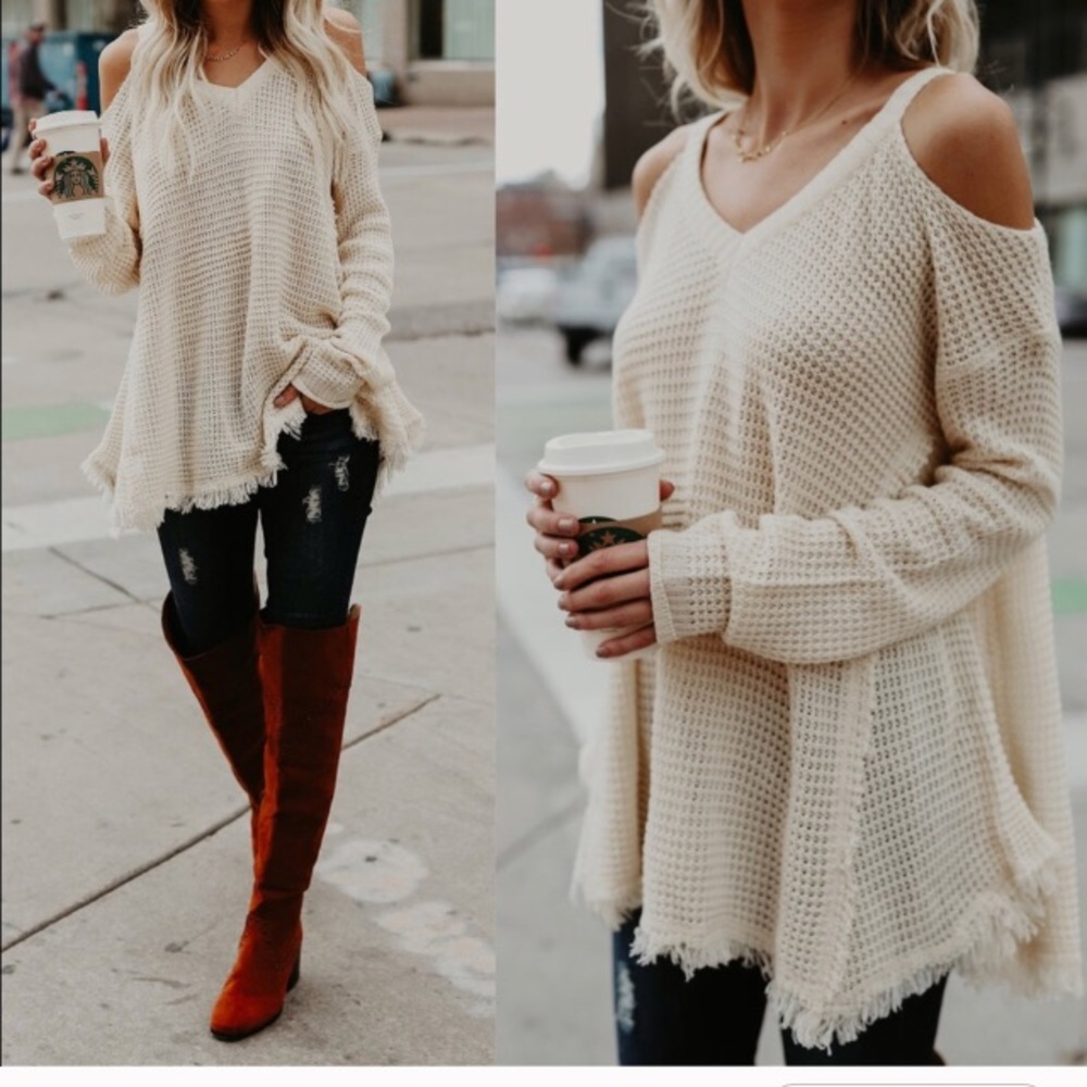 Cold Shoulder Sweater w Fringe - Picture 5 of 8