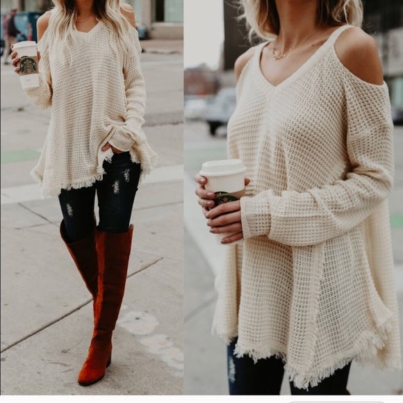 Cold Shoulder Sweater w Fringe - Picture 5 of 8