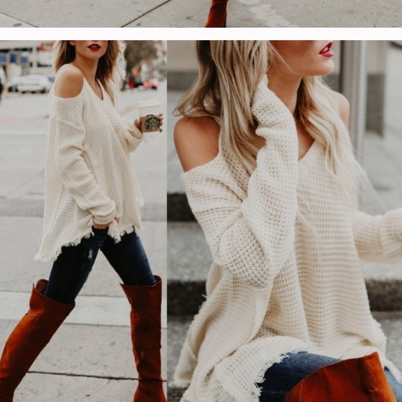 Cold Shoulder Sweater w Fringe - Picture 3 of 8