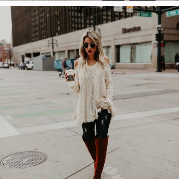 Cold Shoulder Sweater w Fringe - Picture 4 of 8