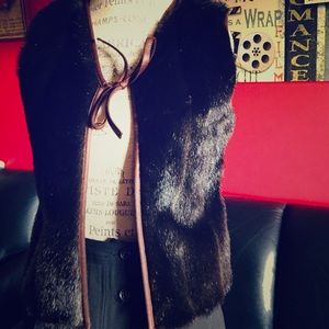 Fur vest with leatherette knot