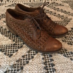 Frye Carson Woven Oxfords