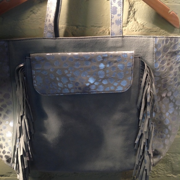 hp!🪶🪶❤️Pale green suede cheetah boho bag💕 - Picture 3 of 5