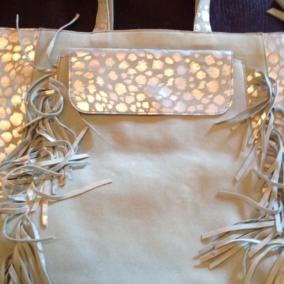 hp!🪶🪶❤️Pale green suede cheetah boho bag💕 - Picture 4 of 5