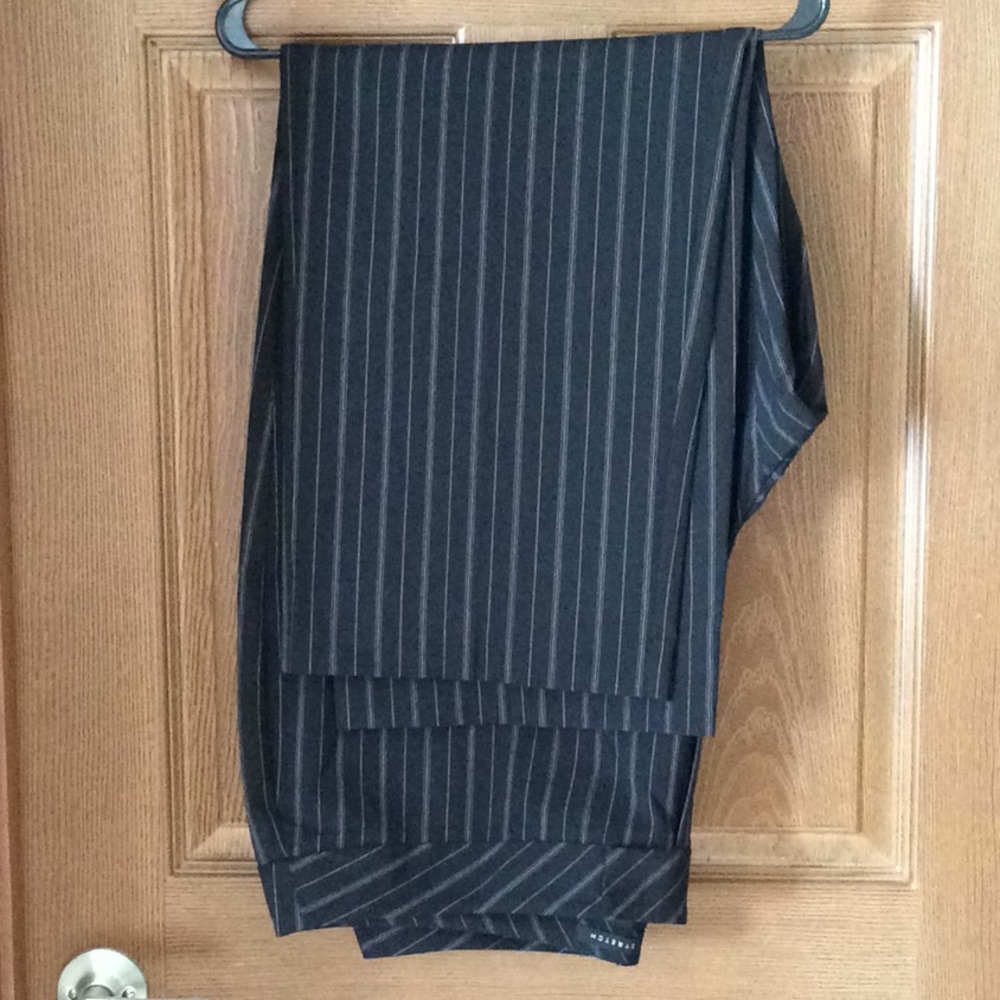 ⛱Ladies stretch black pin-stripe dress pants - Picture 2 of 6