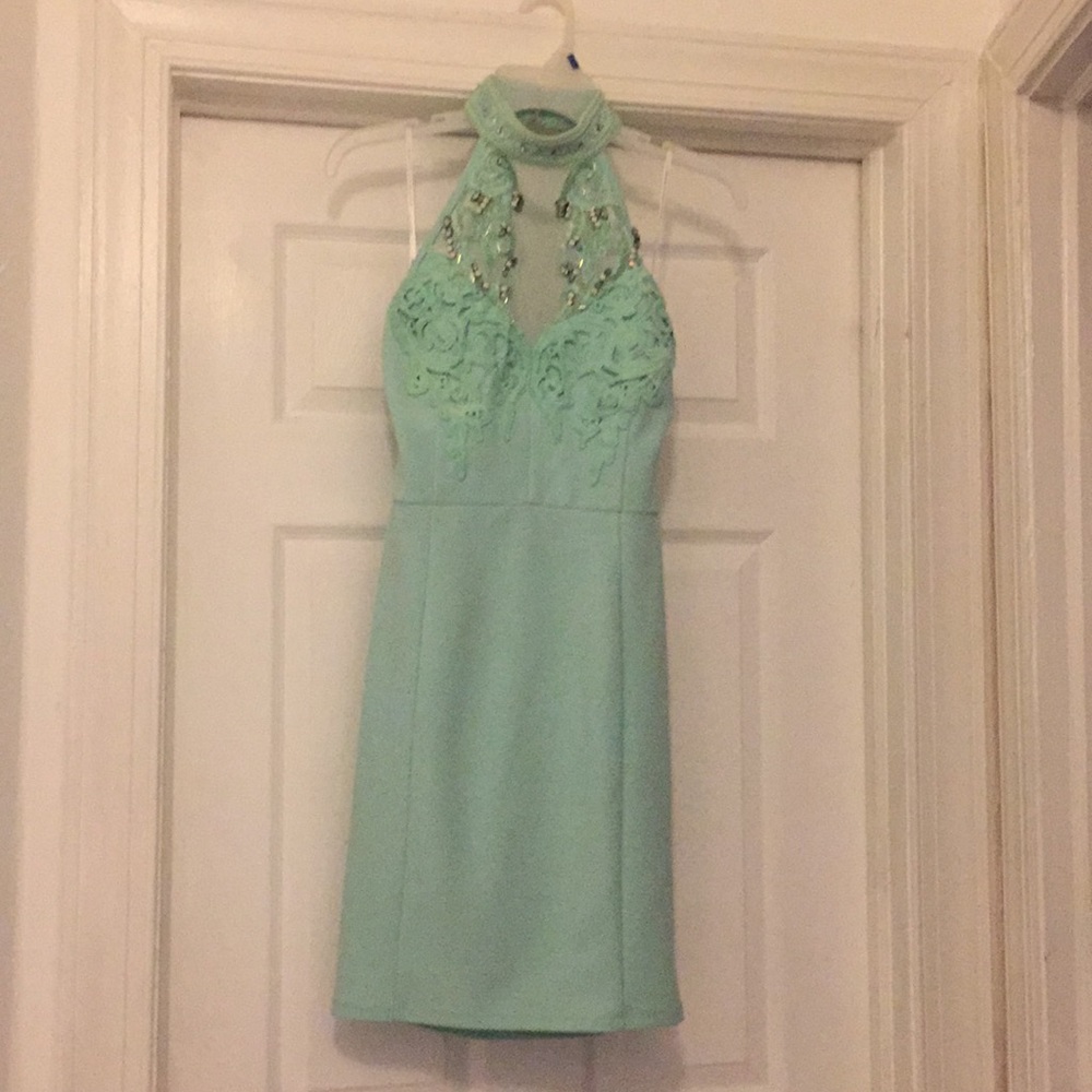 Pretty mint green dress!