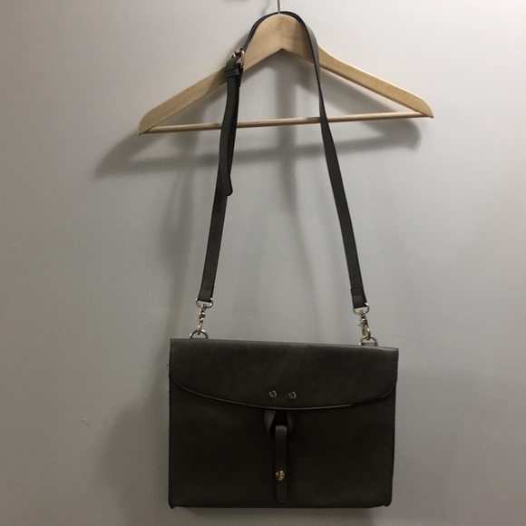Gray flat envelope bag with adjustable strap - Picture 2 of 8