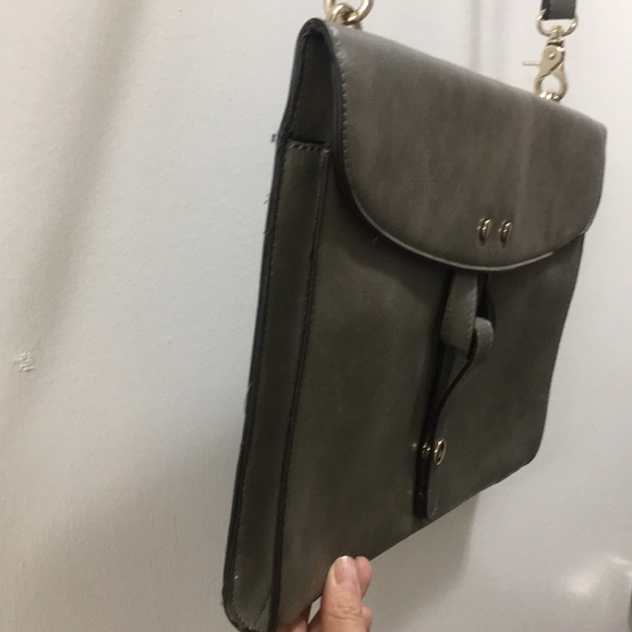 Gray flat envelope bag with adjustable strap - Picture 6 of 8