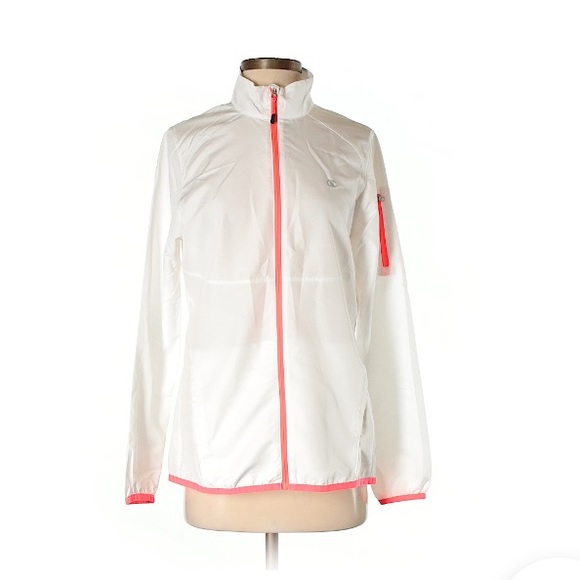 CLOSET CLOSING - Picture 2 of 3