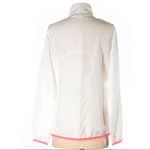 CLOSET CLOSING - Picture 3 of 3