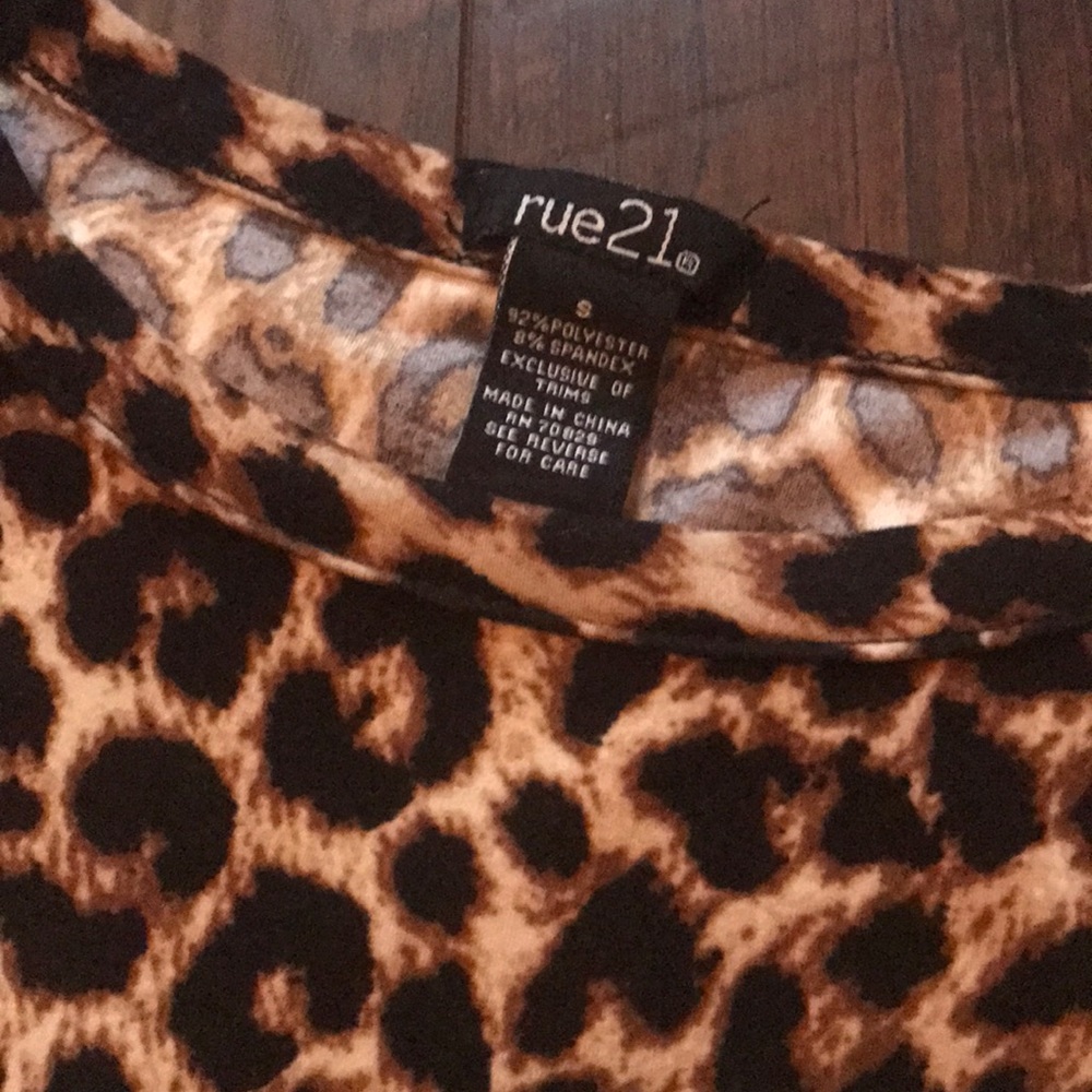 Leopard Top - Picture 2 of 3