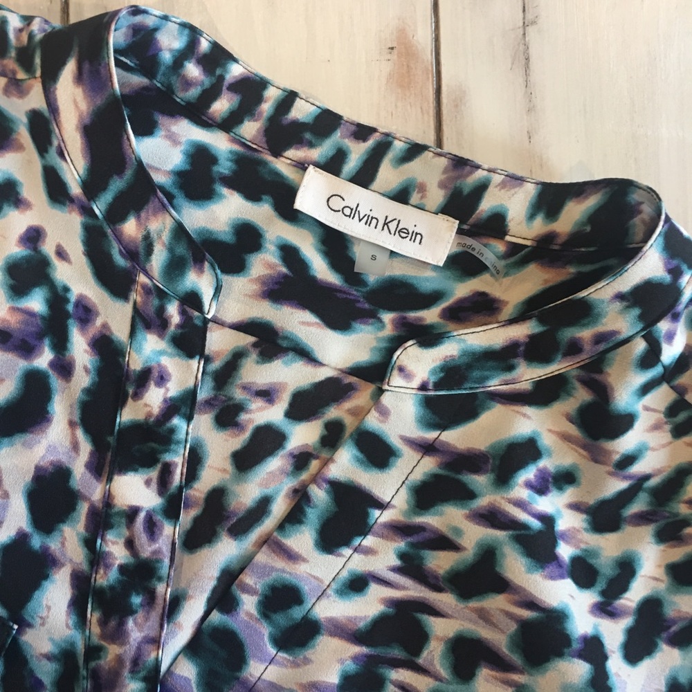 ⏰ LAST CHANCE $10 | Calvin Klein Ombre Animal Print Blouse Small, Was $49 - Picture 2 of 3