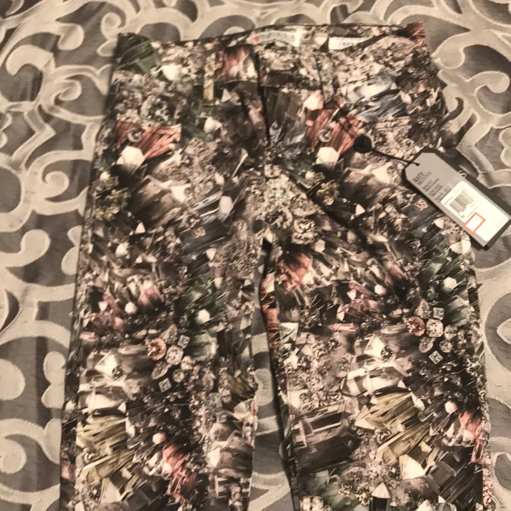 NWT. NEVER WORN. Crystal print skinny jean