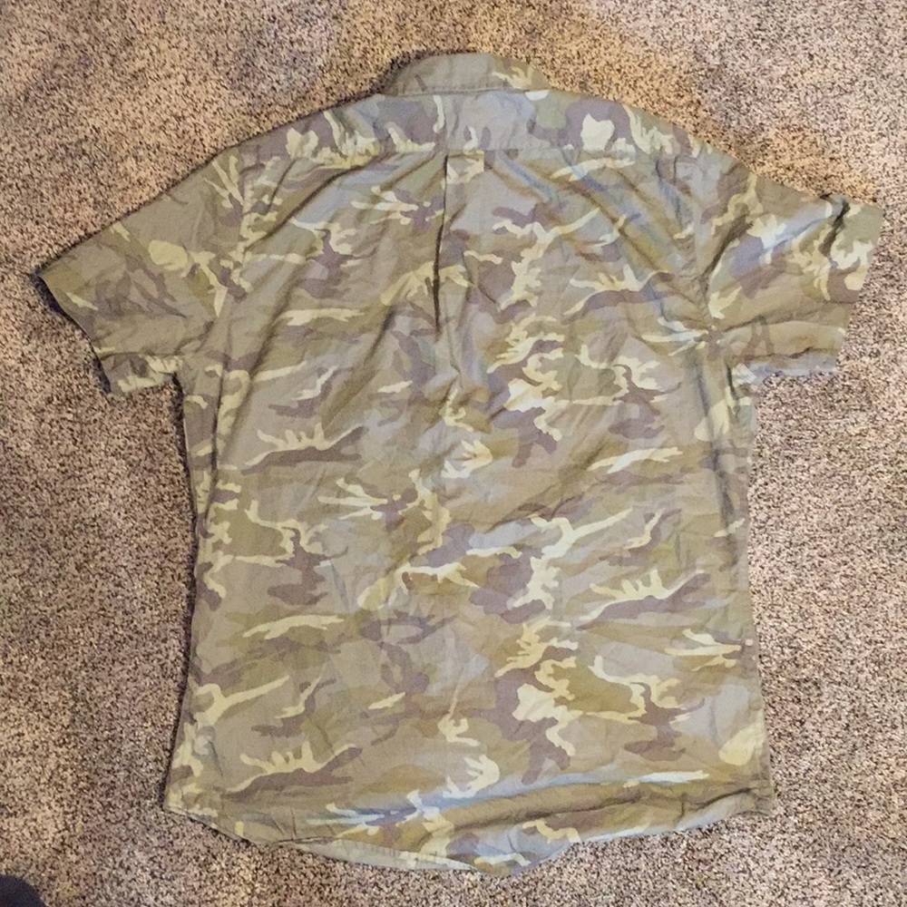 Short Sleeve Camo Button - Picture 2 of 2