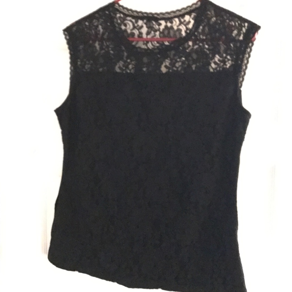New York and Co black lace sleeveless top. Size M