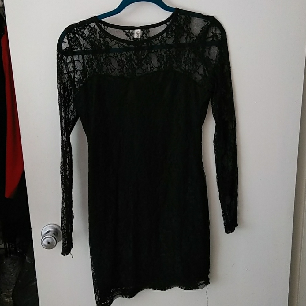 Blavk lace dress,stretchy.