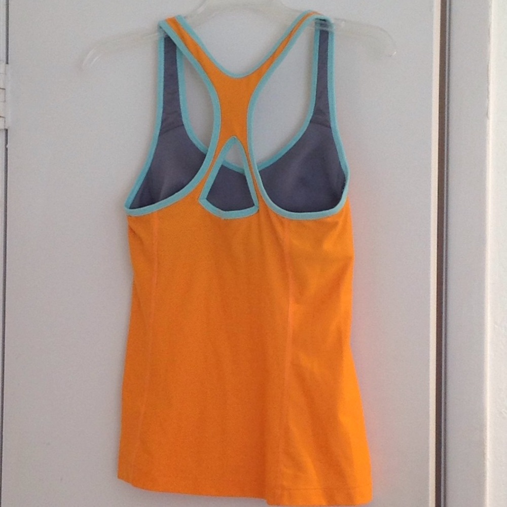 Nike workout top - Picture 2 of 3