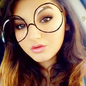 Meet your Posher, Gennie