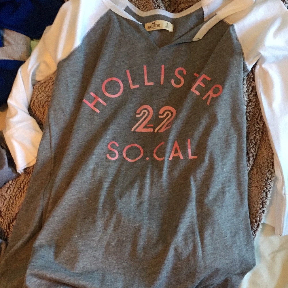 Hollister T