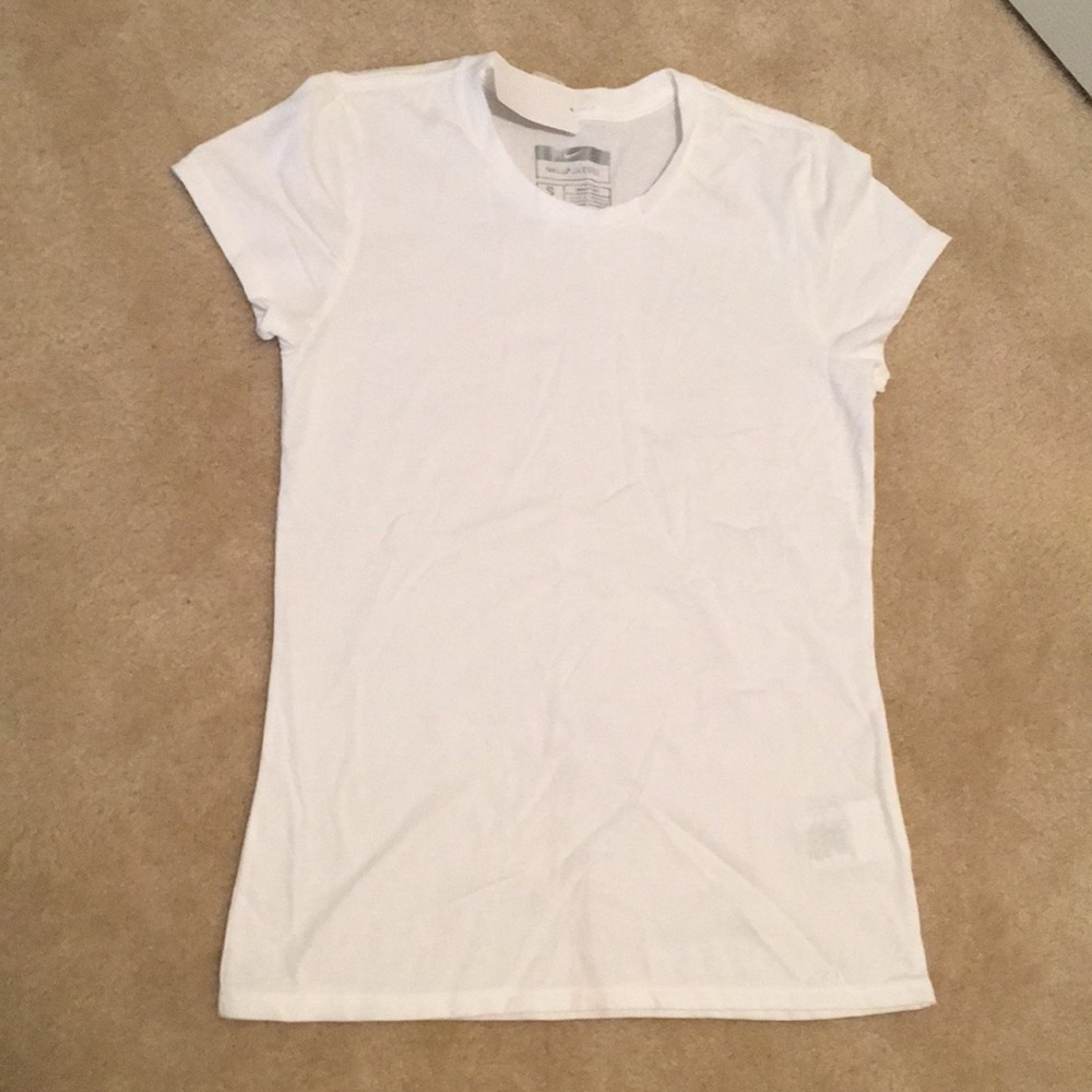 Nike white dry fit tee. Size Sm. NWT
