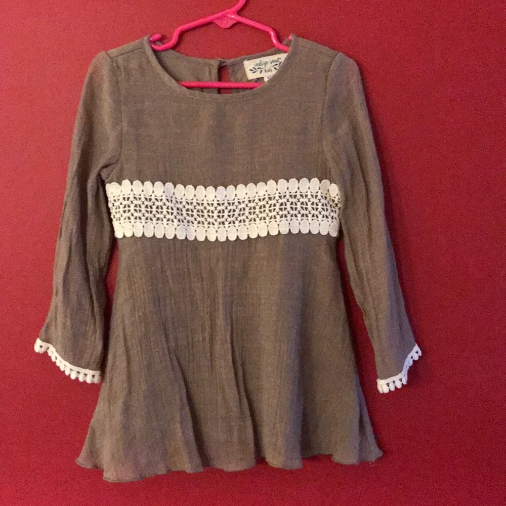 Dressy shirt with lace detail