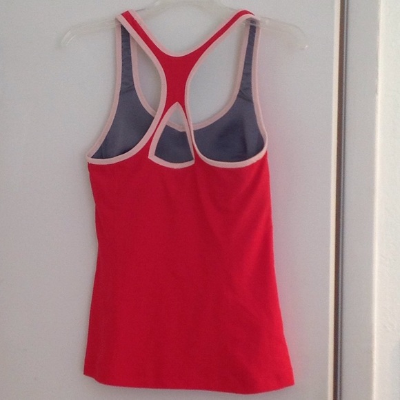 Nike workout top - Picture 2 of 3