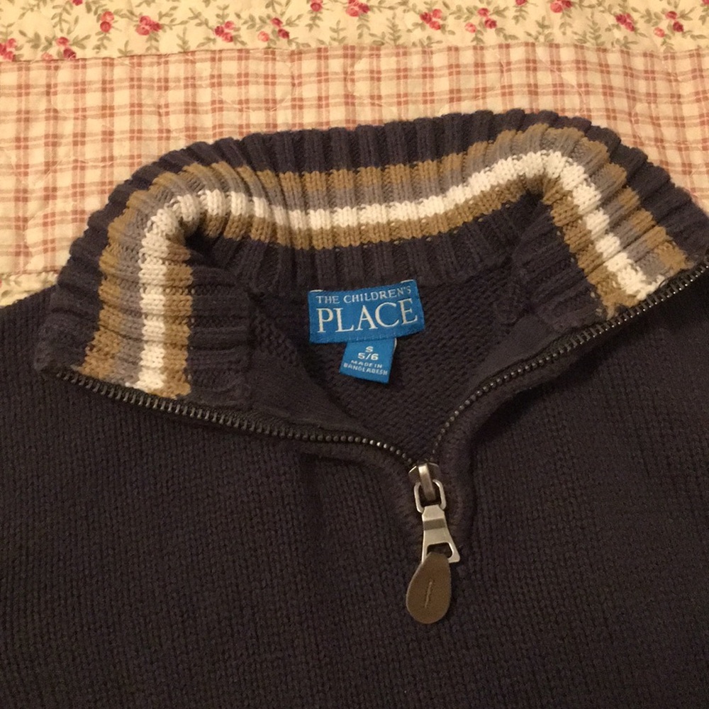 Boys small 5/6 Children’s Place sweater - Picture 2 of 3
